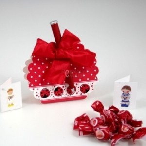 boligrafo-mini-rojo-en-cajita-mariquita-con-caramelitos-gominolas-niño-9332